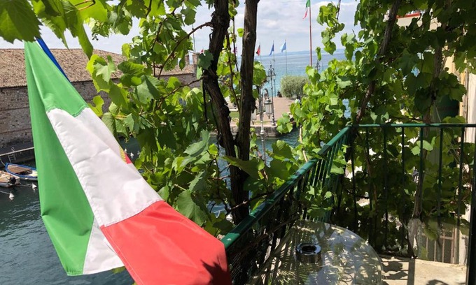 Lazise Old Town Apartment | Lacisivm Lake View