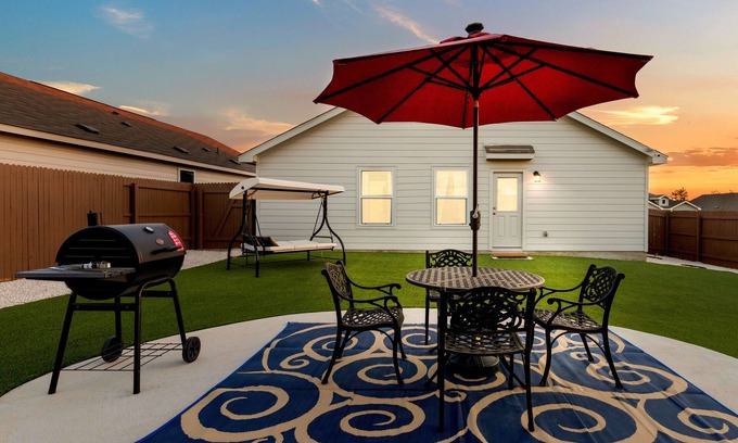 Southside House | Lackland AFB and Sea World! Movie theatre and Gym