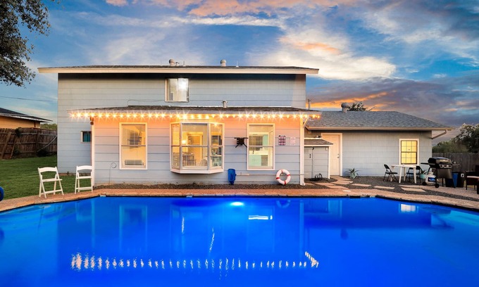 Southside House | Lackland Pool House 4 minutes from Lackland AFB