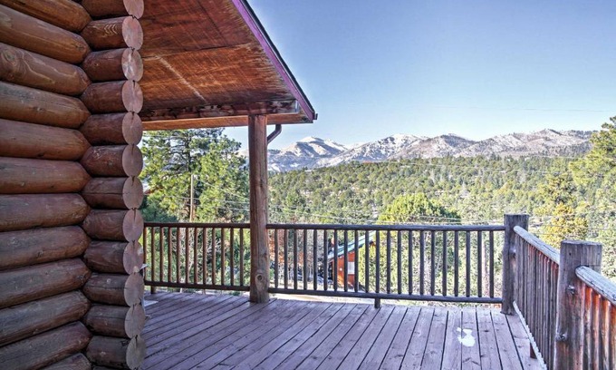 Alto House | Lacys Log Cabin Alto Home with Mountain Views!