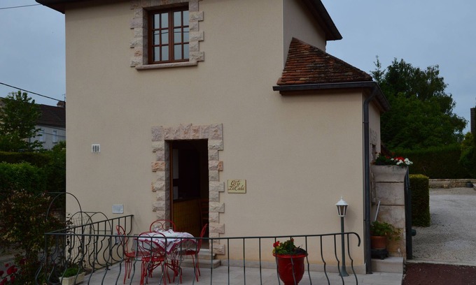 Ladoix-Serrigny Cottage | Ladoix Serrigny: Country Cottage/Gite - Corcelles Les Serrigny