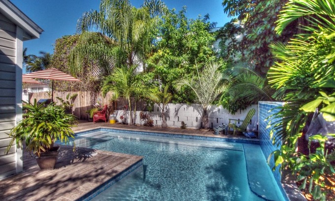 Uptown - Upper Duval House | LADY ADMIRAL ~ Sweet cottage & guest house with private pool off Duval!