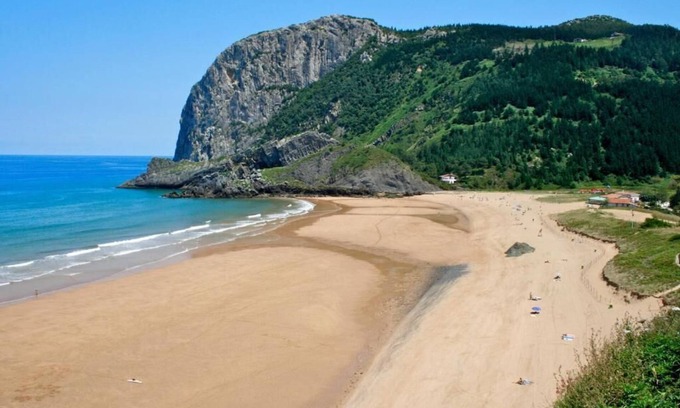 Ibarranguelua House | Laga Beach