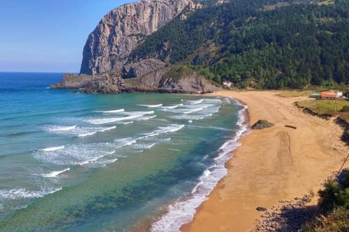 Ibarranguelua House | Laga Blue Surf