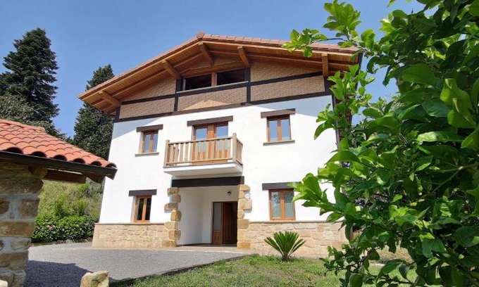 Ibarranguelua Villa | LAGA Surf VILLA by Urdaibai Rentals