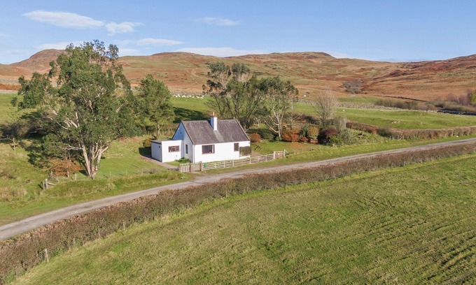 Castle Douglas Cottage | Laghead Cottage - a cottage that sleeps 6 guests in 3 bedrooms