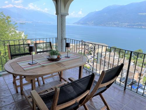 Brissago Apartment | Lago Maggiore by Fewotessin