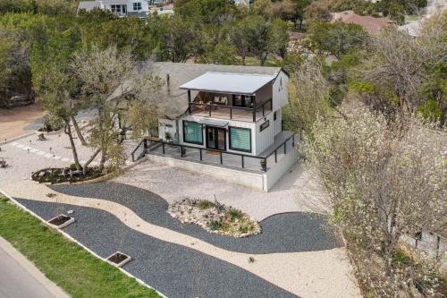 Waterford On Lake Travis House | Lago Vista Home with Putting Green, Pool and Jacuzzi