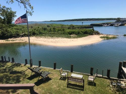 East Marion House | Lagoon Lodge: North Fork,Charming 3Br, Waterfront