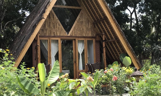 Batu Karas Bed & Breakfast | Lagoona Beach Bungalows