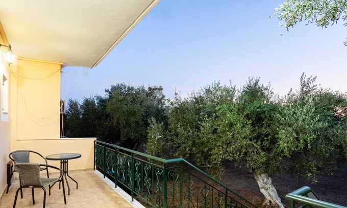 Agrilos Apartment | Lagouvardos Olive Garden - Niko's Family Gem