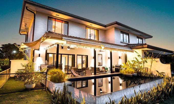 Playa Blanca Villa | Laguna Lake House - Private Pool - King Bed - Sleeps 14
