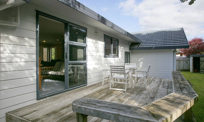 Taupo Cottage | Laid Back on Lakewood - Taupo Holiday Home