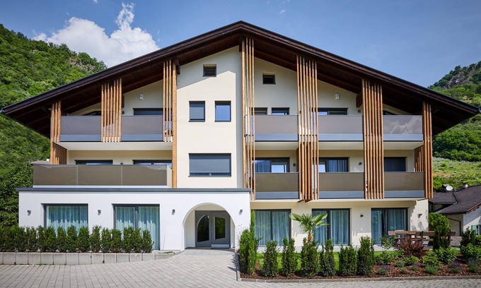 Albions Apartment | Laitacherhof: New apartment with sauna and pool in Klausen