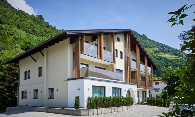 Albions House | Laitacherhof: New apartments with sauna and pool in Klausen