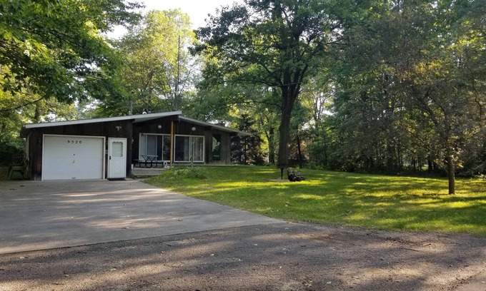 Mears House | Lake Access! 5 minutes to the dunes!