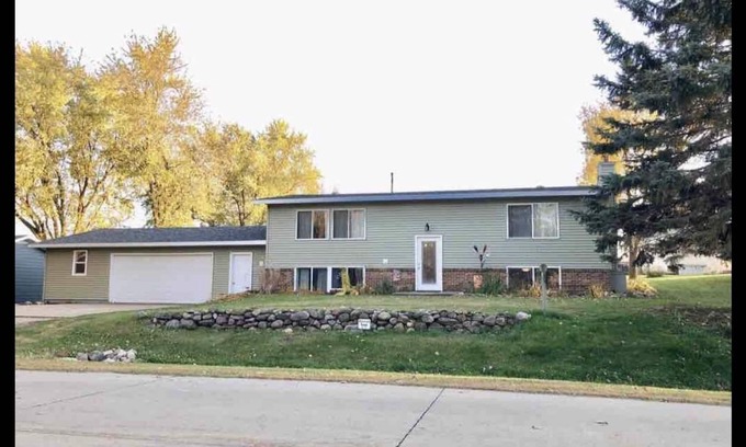 Spirit Lake House | Lake access! Entire home in East Okoboji Beach!