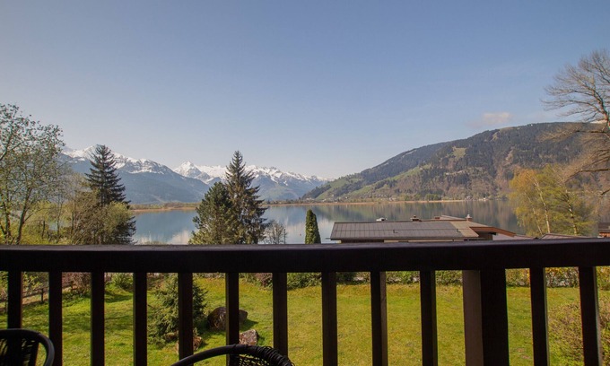 Zell am See Apartment | Lake and Mountain View