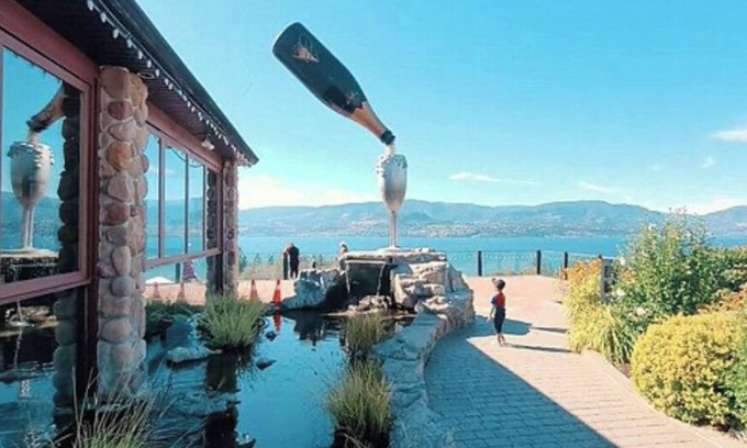 Black Mountain House | Lake and vally view cozy stay/15 min from airport/ubco/downtown/shopping