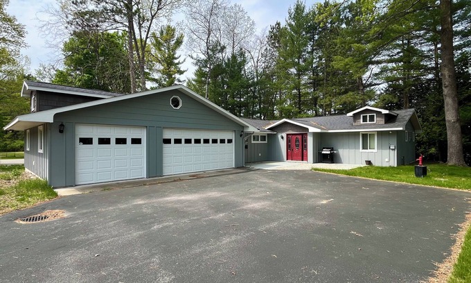 Lake Ann House | Lake Ann Lakehouse