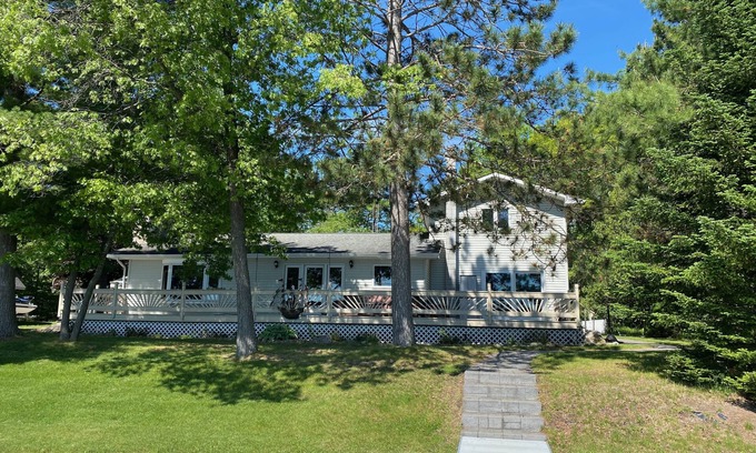 Hillman House | Lake Avalon - Charming 4-bedroom, 2-Bathroom Lake House