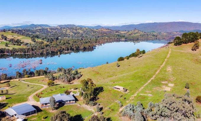 Mansfield House | Lake Breeze