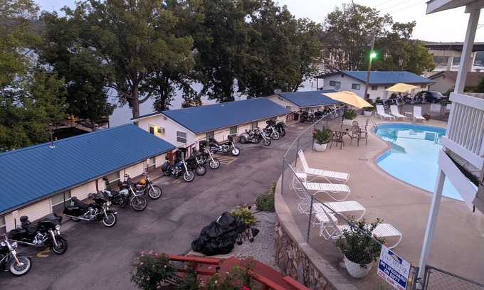 Camdenton Cabin | Lake Breeze Resort