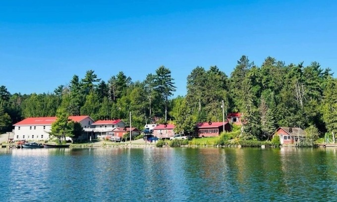 Sioux Narrows Nestor Falls Cabin | Lakefront 3-bedroom cabin on Crow Lake #4 Bull Moose Lodge