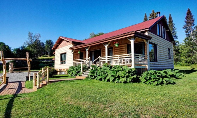 St-Adolphe-d'Howard Ski Chalet | Lake Cabin - 4BR with private SPA, wifi and babyfoot