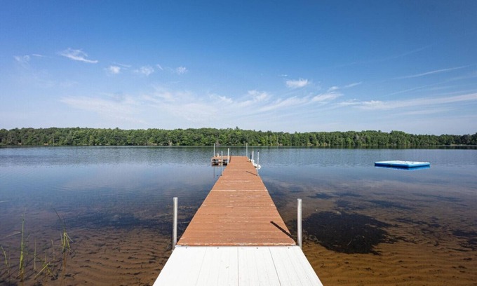 Siren House | Lake Cabin, Bring your boat and pets, hot tub, sleeps up to 27