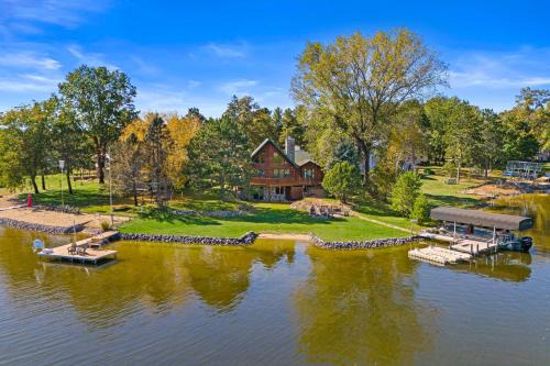 Nekoosa House | Lake Camelot Cabin