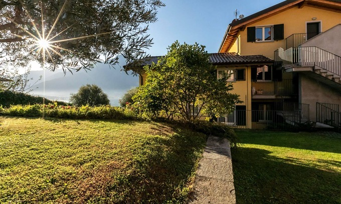 Vercana Apartment | Lake Como - Residence La Collina - Pera