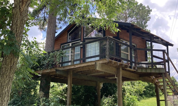 Willis House | Lake Conroe Treehouse, firepit, kayaks, secluded, Lake Conroe