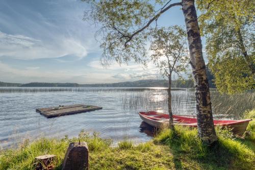 Asenhoga Cabin | Lake cottage near Isaberg