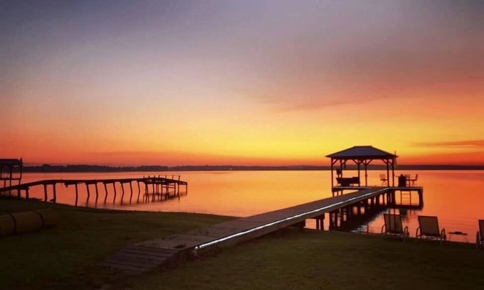 Larue Cottage | Lake cottage with breathtaking views!