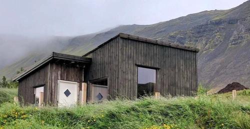 Hvalfjarðarsveit House | Lake cottage with excellent view