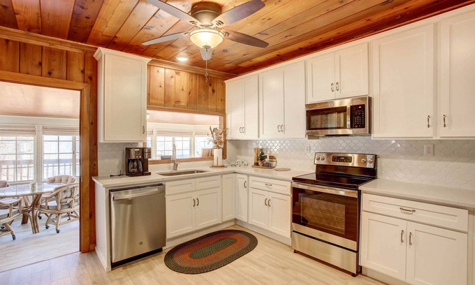 Jamestown Cabin | Lake Cumberland Cabin w/ Views & Fishing
