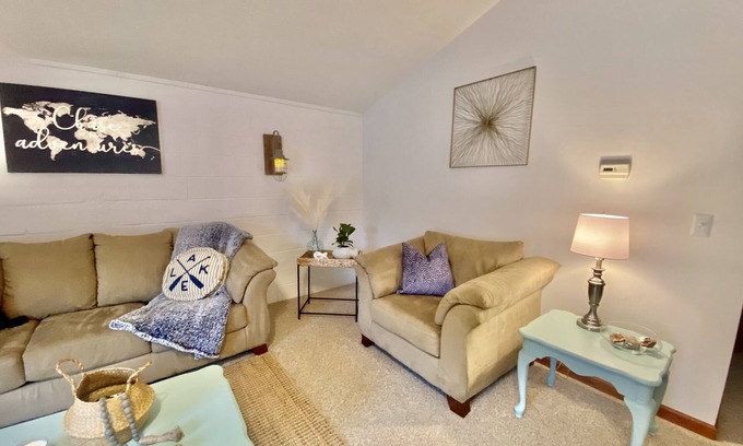 Monticello House | LAKE CUMBERLAND Cozy retreat, close to Cumberland Point Ramp & Conley Bottom!