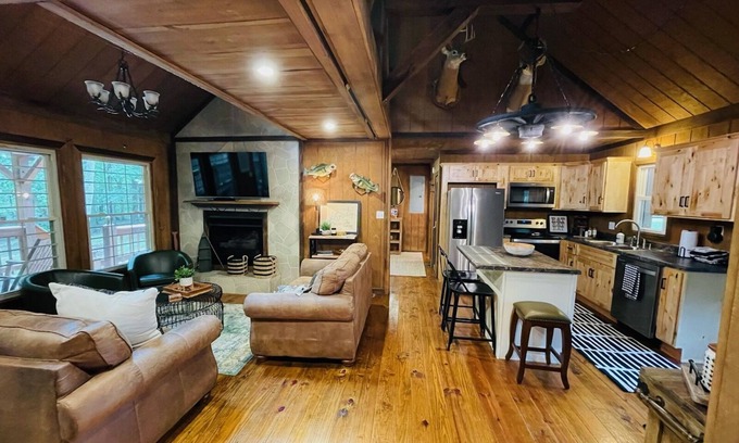 Jamestown Cabin | Lake Cumberland Hideaway Cabin-2 miles above Jtown Marina-Boat Parking+Fire Pit!