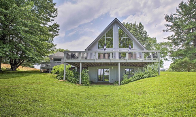 Mill Springs House | Lake Cumberland Home w/Deck + Water Access!