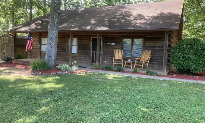Nancy Cabin | Lake Cumberland Log Cabin minutes from Lee's Ford Marina and Pulaski County ParK