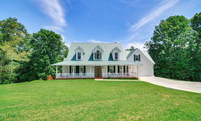 Jamestown House | Lake Cumberland Retreat w/Deck & Views!