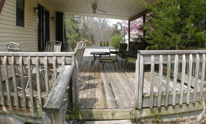 Monticello House | Lake Cumberland Vacation Home, Overlooking Private Fishing Pond