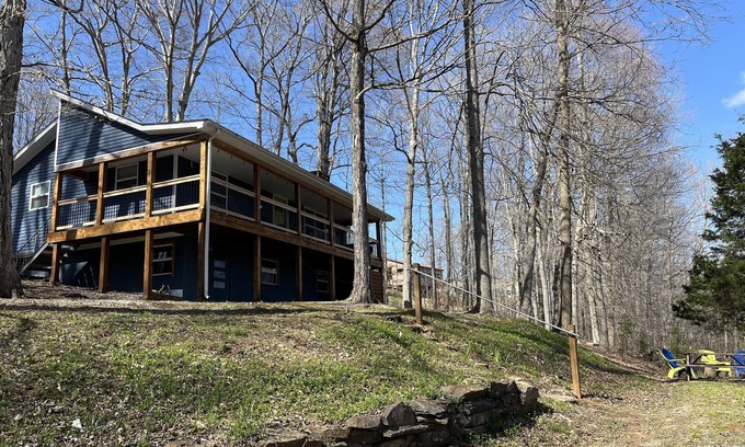 Jamestown Cottage | Lake Daze, Blue Cottage <1mile to Jamestown Marina with space to trailer boat.