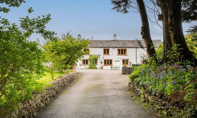 Kendal Cottage | lake district - hot tub, pet friendly, enclosed garden