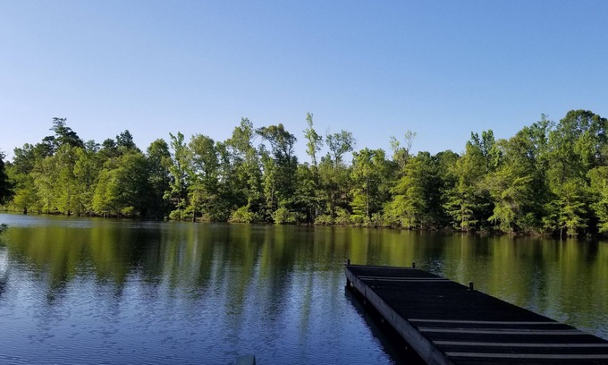 Negreet House | LAKE EFFECTS - WATERFRONT w/PIER & FIRE PIT, WIFI, BEAUTIFUL & PEACEFUL 3BR/2BA