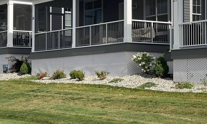 Marblehead House | Lake Erie Cottage in desirable BayPoint