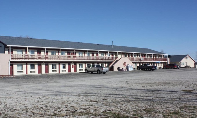 Curtice Hotel | Lake Erie Lodge