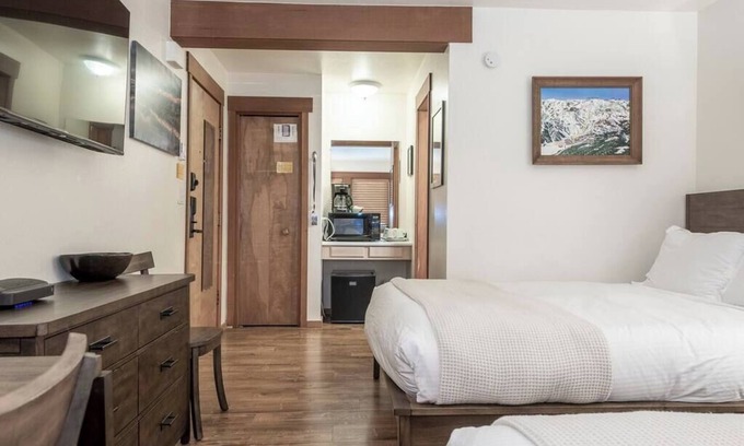Tahoe Woods Resort | Lake Escape-Minutes to Lake & Ski Areas