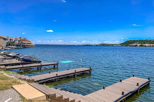 Horseshoe Bay House | Lake Escape